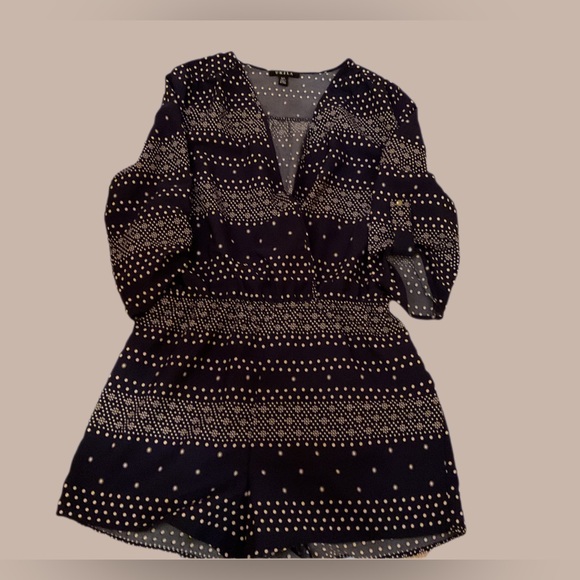 UK2LA short suit. Size small. - Picture 2 of 2